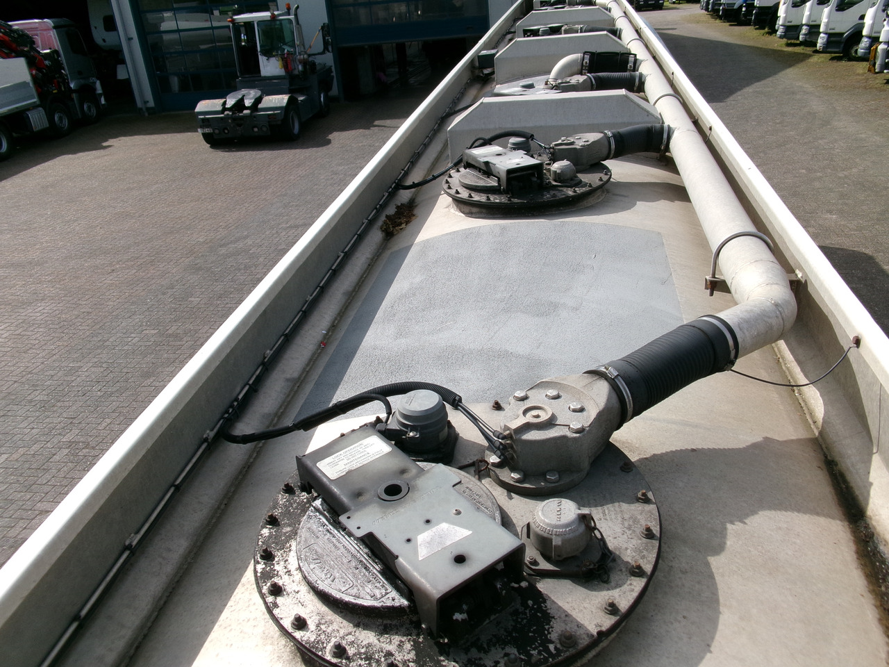 Semirremolque cisterna para transporte de combustible L.A.G. Fuel tank alu 44.5 m3 / 6 comp + pump: foto 20