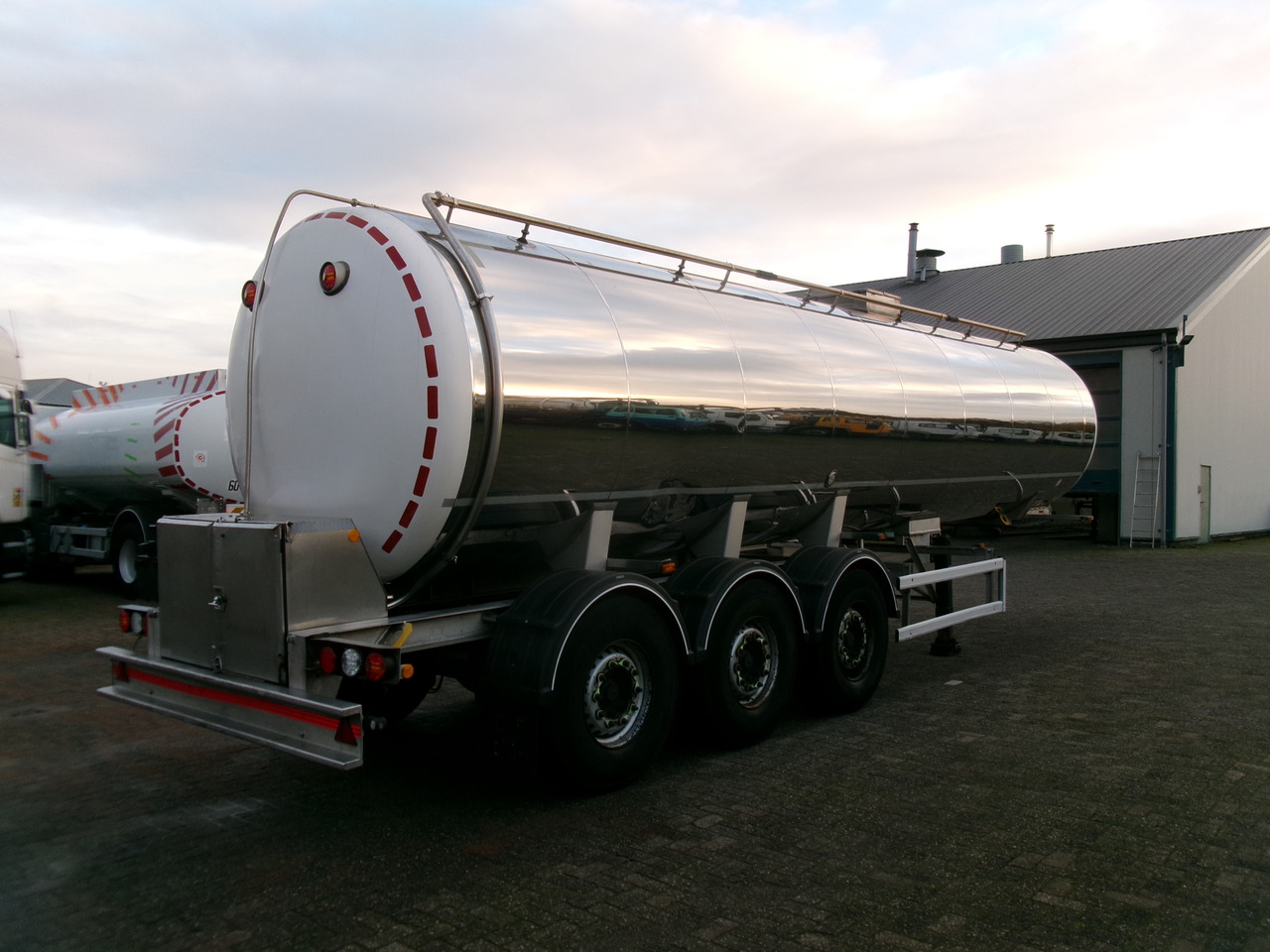 Semirremolque cisterna para transporte de alimentos Maisonneuve Food tank inox 30 m3 / 1 comp: foto 4