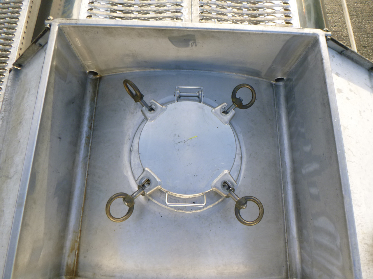 Semirremolque cisterna para transporte de substancias químicas Van Hool Chemical tank inox 30 m3 / 1 comp ADR 12/03/2024: foto 18