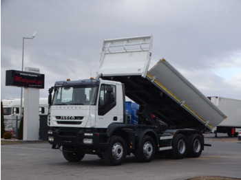 Camión volquete IVECO Trakker