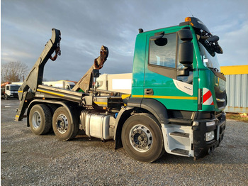 Camión portacontenedor de cadenas IVECO