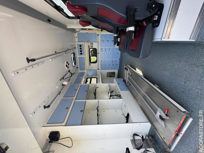 Ambulancia FIAT DUCATO SAMU / AMBULANCE - 2009 - 240 000 KM