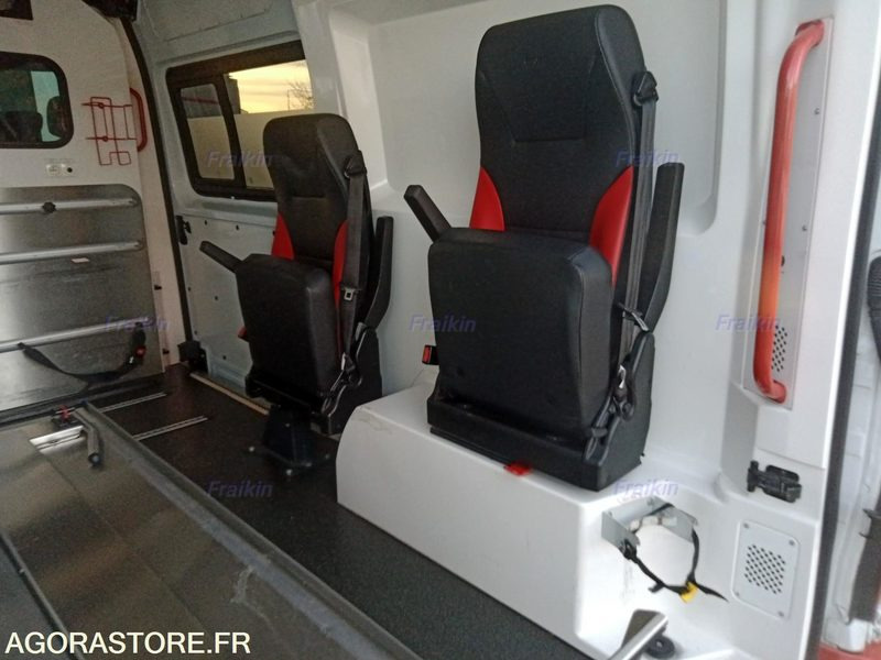 Ambulancia RENAULT MASTER L2H2 GRAND CONF 145CH / FL681CE / 2019 / 262021 kms