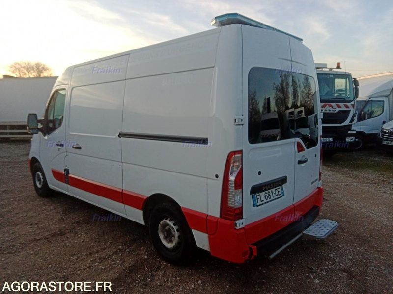 Ambulancia RENAULT MASTER L2H2 GRAND CONF 145CH / FL681CE / 2019 / 262021 kms