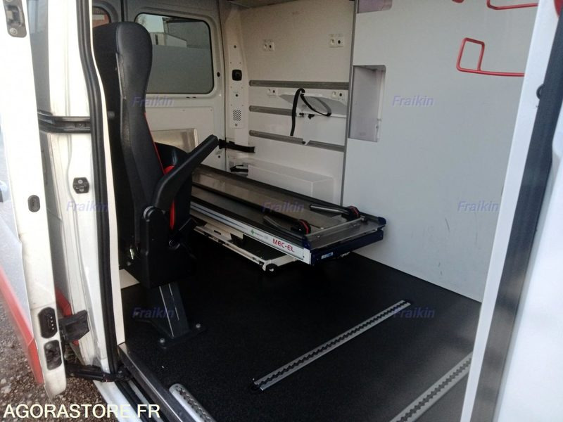 Ambulancia RENAULT MASTER L2H2 GRAND CONF 145CH / FL681CE / 2019 / 262021 kms