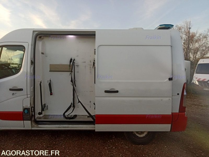 Ambulancia RENAULT MASTER L2H2 GRAND CONF 145CH / FL681CE / 2019 / 262021 kms