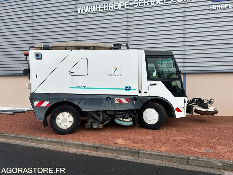 Barredora vial BALAYEUSE DE VOIRIE - AEBI - MFH 5500 - 2012 - 12 143 HEURES