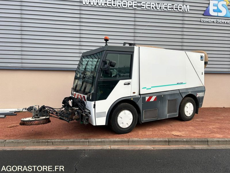 Barredora vial BALAYEUSE DE VOIRIE - AEBI - MFH 5500 - 2012 - 12 143 HEURES