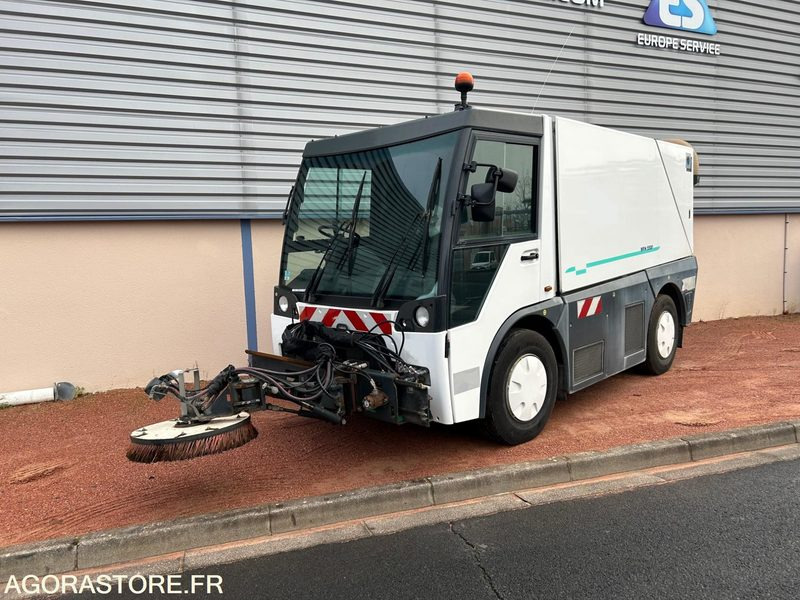 Barredora vial BALAYEUSE DE VOIRIE - AEBI - MFH 5500 - 2012 - 12 143 HEURES