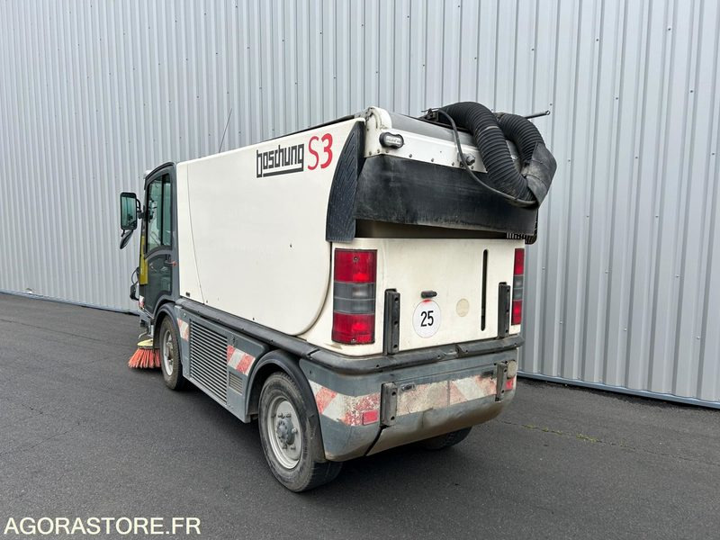 Barredora vial BALAYEUSE DE VOIRIE - BOSCHUNG - S3 - 2004 - 7 865 HEURES