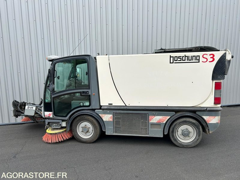 Barredora vial BALAYEUSE DE VOIRIE - BOSCHUNG - S3 - 2004 - 7 865 HEURES