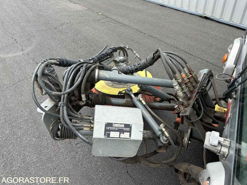 Barredora vial BALAYEUSE DE VOIRIE - BOSCHUNG - S3 - 2004 - 7 865 HEURES