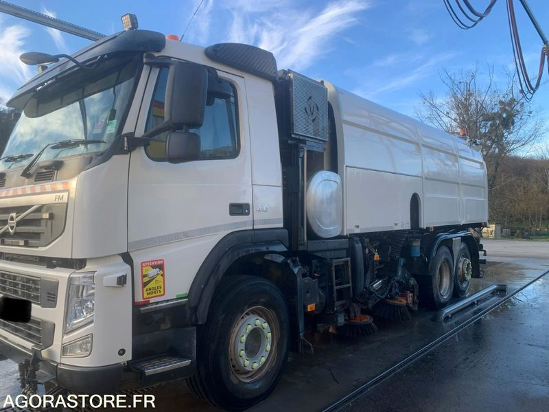 Barredora vial BALAYEUSE VOLVO BLANC 6 ROUES - ANNEE 2013 - 245000KMS