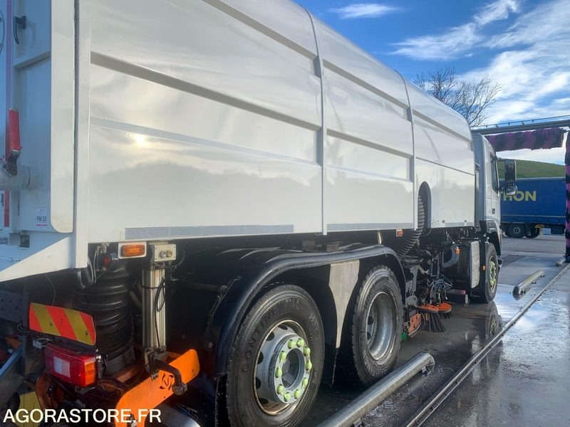 Barredora vial BALAYEUSE VOLVO BLANC 6 ROUES - ANNEE 2013 - 245000KMS
