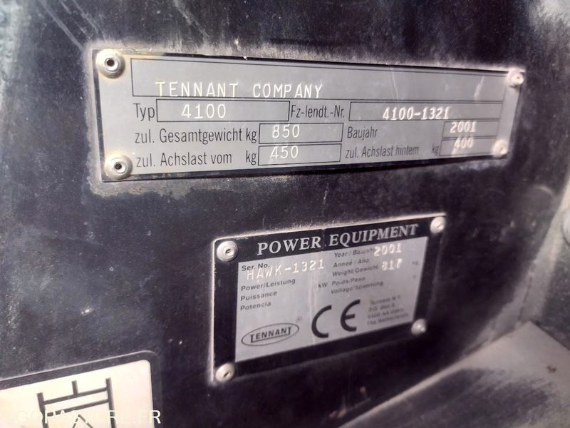 Barredora vial Balayeuse aspiratrice de trottoirs TENNANT LITTER HAWK 4100