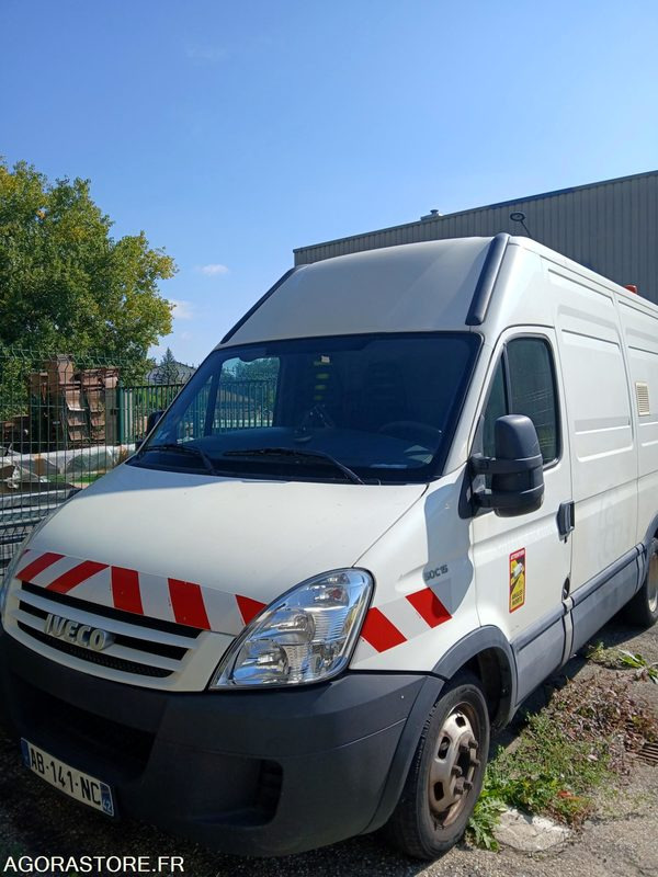 Barredora vial Iveco AB-141-NC