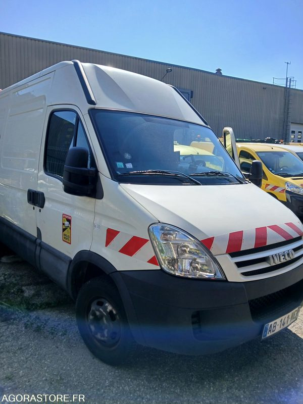 Barredora vial Iveco AB-141-NC
