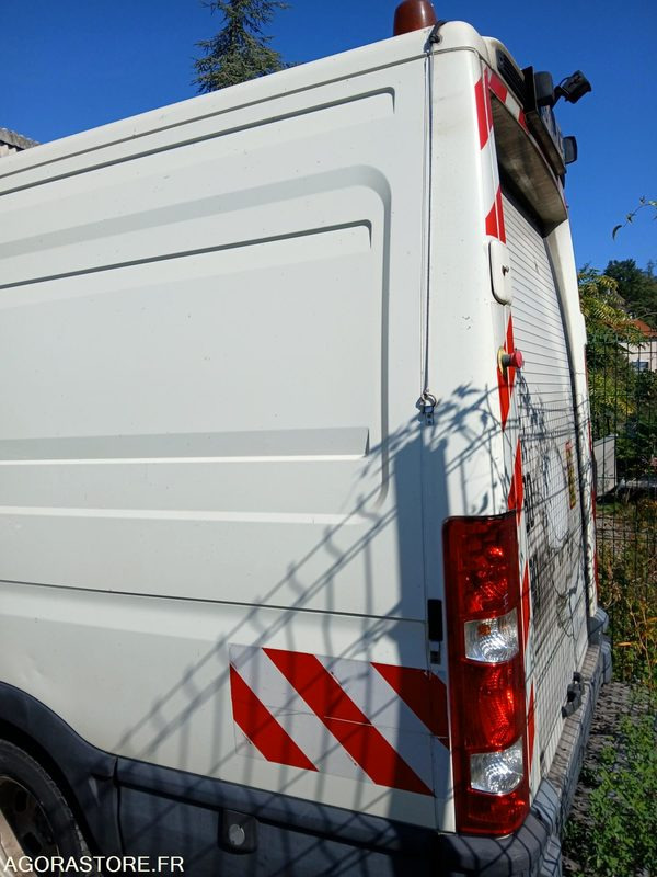 Barredora vial Iveco AB-141-NC