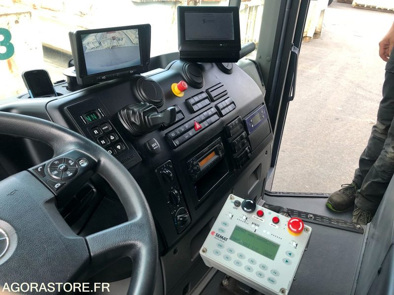 Camión de basura MERCEDES ECONIC (26t, 21 CV, 353 Cv, cabine bus, benne 23m3) - 138948 kms - 2018