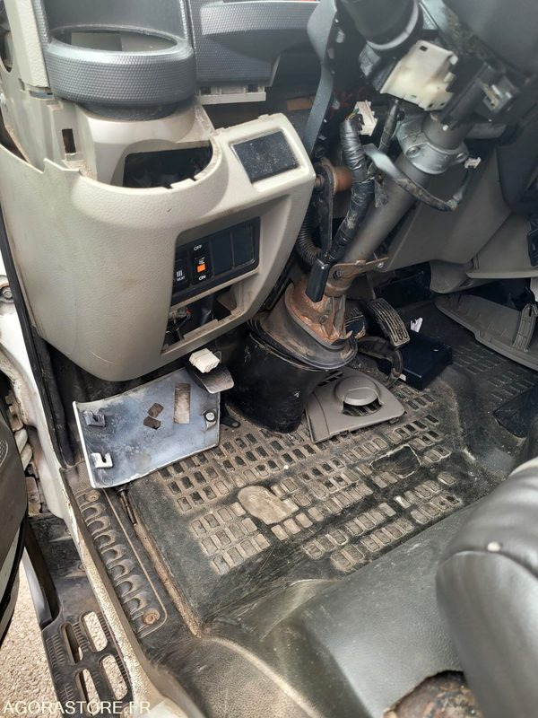 Camión de basura Mini benne à ordures ménagères NISSAN DIESEL AK-906-PP POUR PIECES