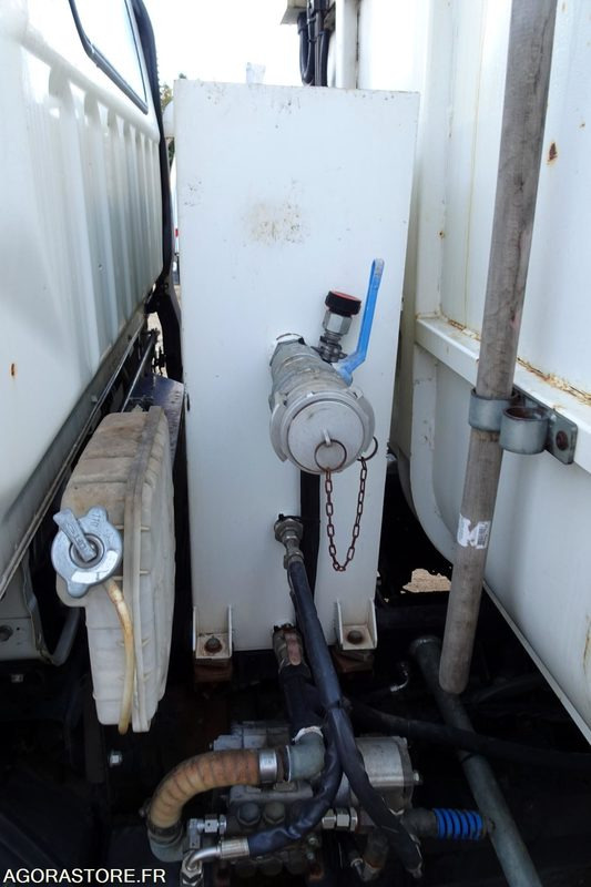 Camión de basura Mitsubishi Fuso