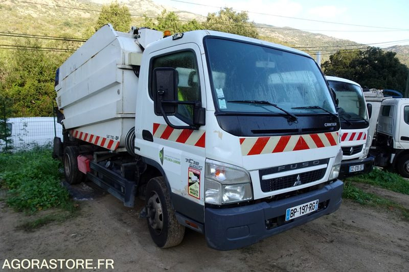 Camión de basura Mitsubishi Fuso