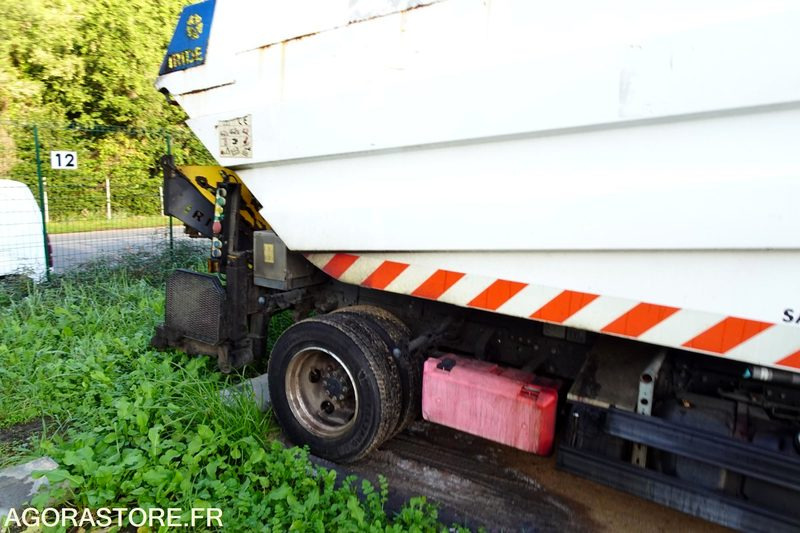 Camión de basura Mitsubishi Fuso