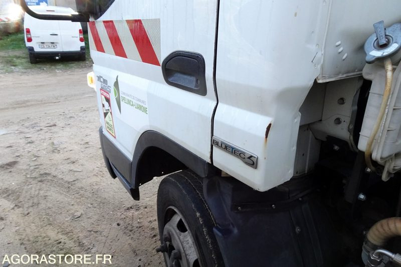 Camión de basura Mitsubishi Fuso