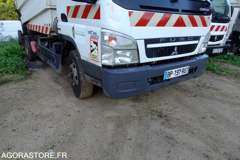 Camión de basura Mitsubishi Fuso