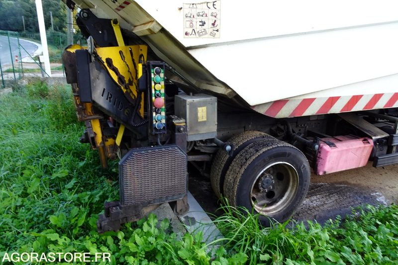 Camión de basura Mitsubishi Fuso