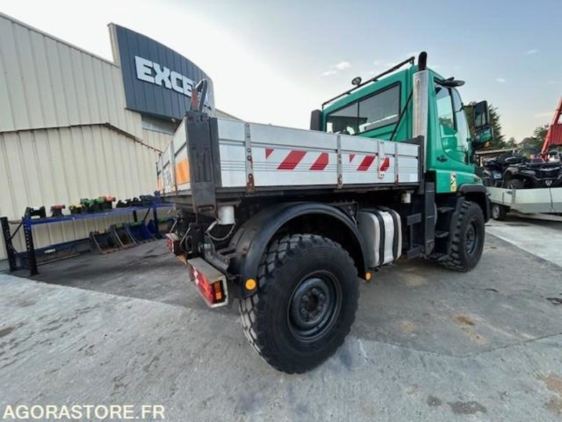 Vehículo municipal MERCEDES UNIMOG U300C VERSION COMMUNALE 2000 97652 KM