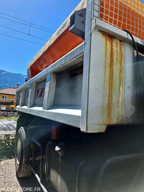 Máquina quitanieve IVECO TRACKER