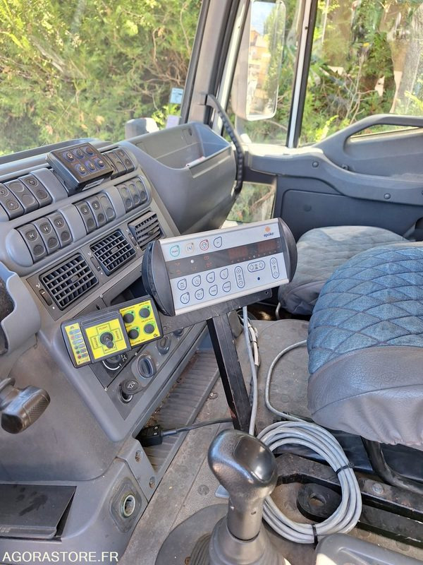 Máquina quitanieve IVECO TRACKER