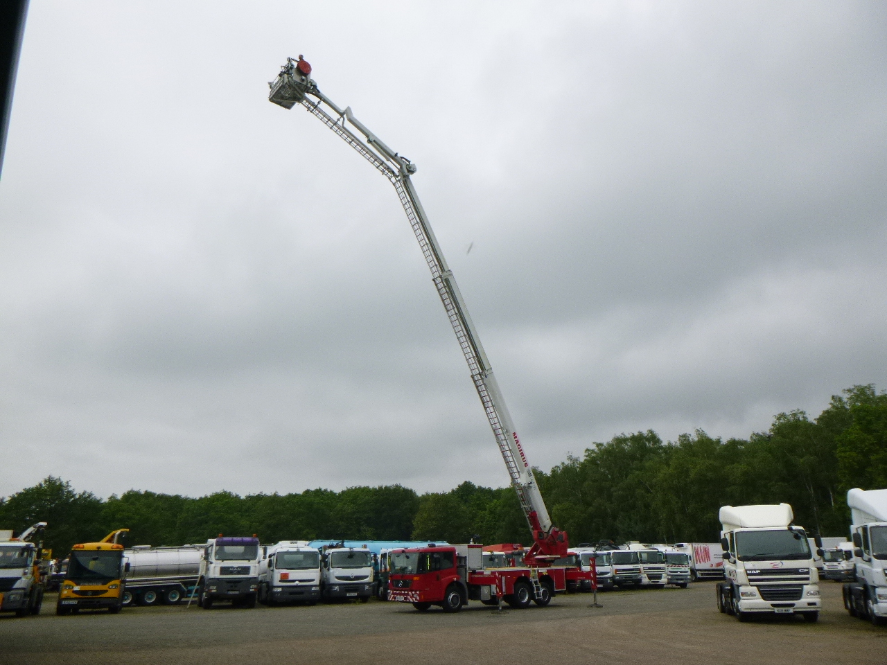 Camión de bomberos Mercedes Econic 6x2 RHD Magirus ALP325 fire truck: foto 9