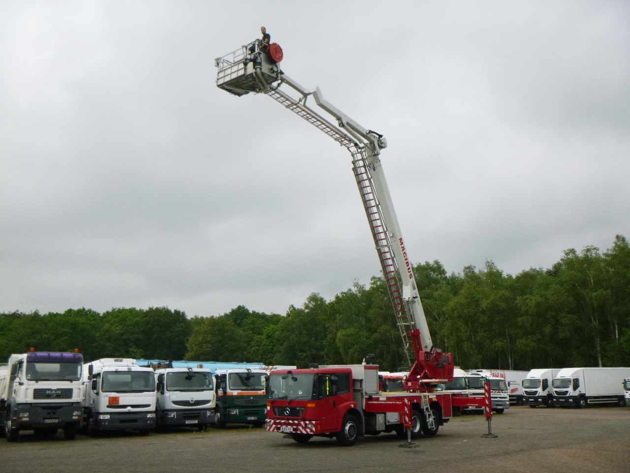 Camión de bomberos Mercedes Econic 6x2 RHD Magirus ALP325 fire truck: foto 5