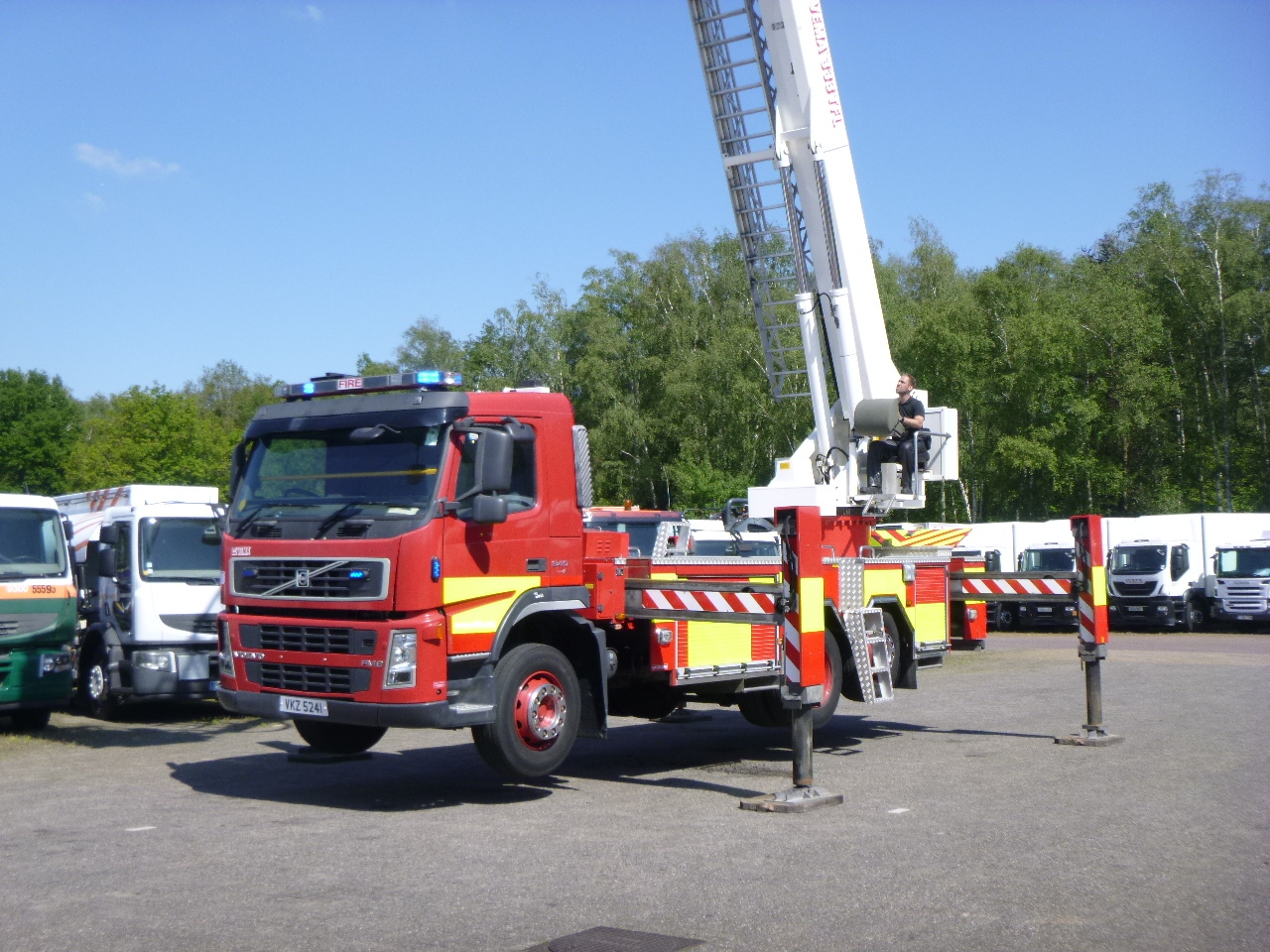 Camión de bomberos Volvo FM9 340 6x2 RHD Vema 333 TFL fire truck: foto 12