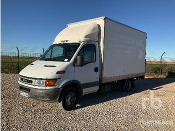 IVECO 35C12 4x2 - Camión caja cerrada: foto 1