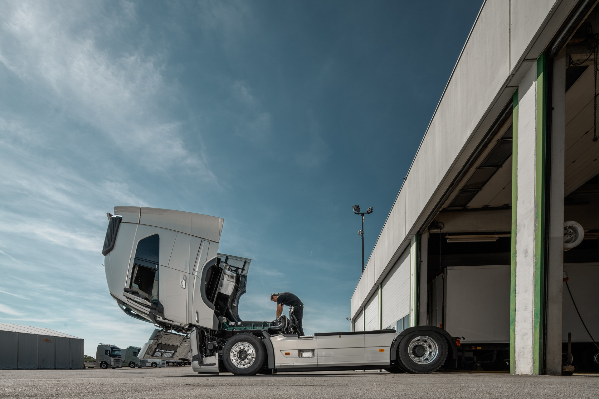 STARENT Truck & Trailer GmbH undefined: foto 2