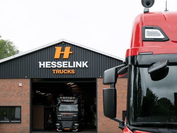 Hesselink Trucks B.V. - anuncios sobre venta undefined: foto 1
