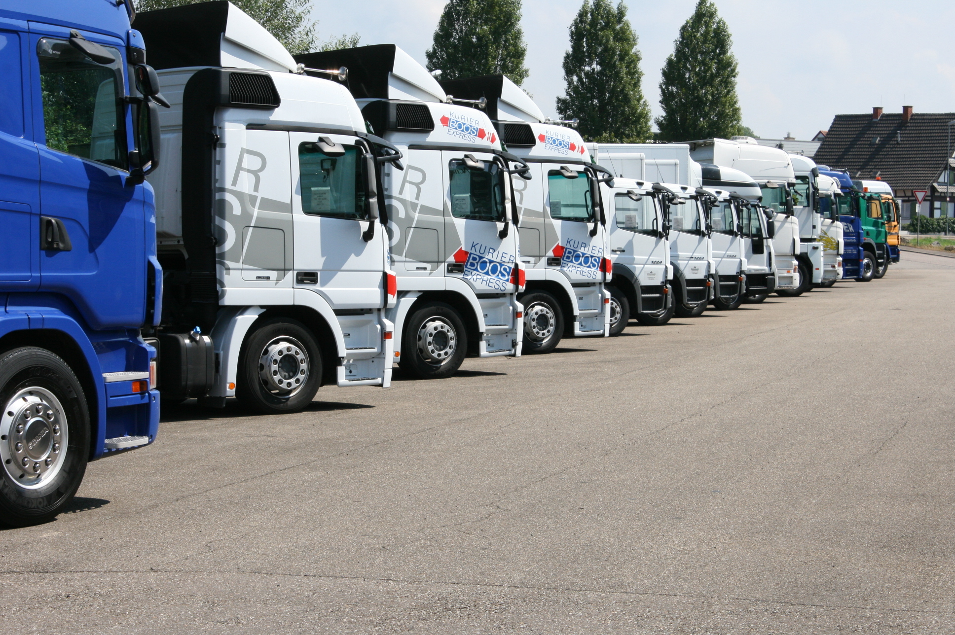 RL Leible Nutzfahrzeuge OHG - Camiones undefined: foto 1
