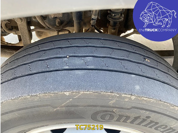 Camión caja cerrada Renault D 280: foto 4