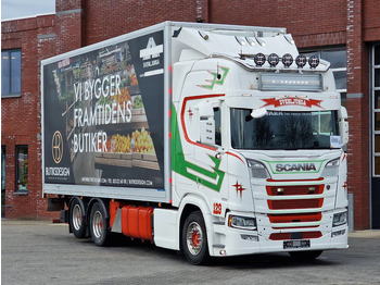 Camión caja cerrada SCANIA R 580