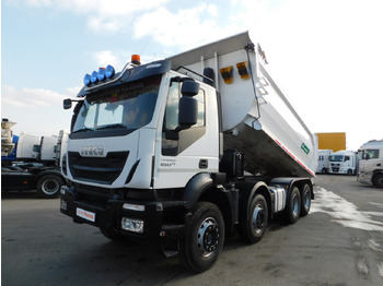 Camión volquete IVECO