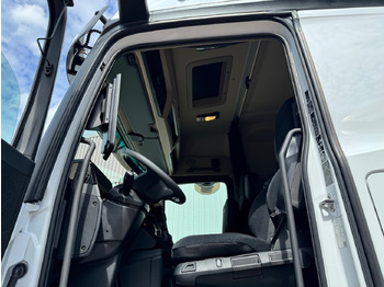 Foto del interior 1: Camión chasis nuevo Mercedes-Benz Actros 2548 L 6x2 Actros 2548 L 6x2, Retarder, Lenk-/Liftachse, Navi, MirrorCam, MultimediaCockpit