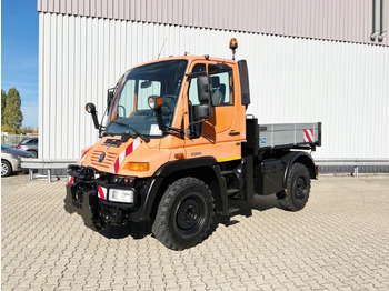 Camión volquete UNIMOG U300