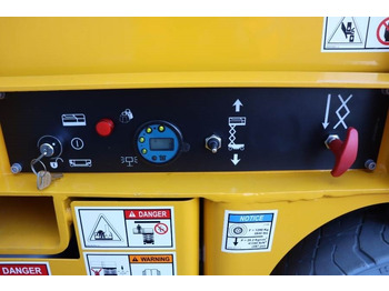 Plataforma de tijeras Haulotte Compact 10N Valid Inspection, *Guarantee! 10m Work: foto 4 Plataforma de tijeras Haulotte Compact 10N Valid Inspection, *Guarantee! 10m Work: foto 4