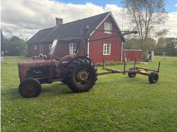 Tractor MASSEY FERGUSON