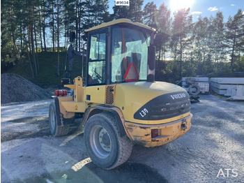 Cargadora de ruedas Volvo L30Z Wheel loader with multiple attachments: foto 4
