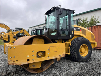 Compactador CATERPILLAR CS64B