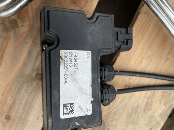 Sensor para Maquinaria agrícola Claas Jaguar Lexion Tucano Xerion - czujnik poziomu jakości AdBlue 0007732073: foto 2 Sensor para Maquinaria agrícola Claas Jaguar Lexion Tucano Xerion - czujnik poziomu jakości AdBlue 0007732073: foto 2